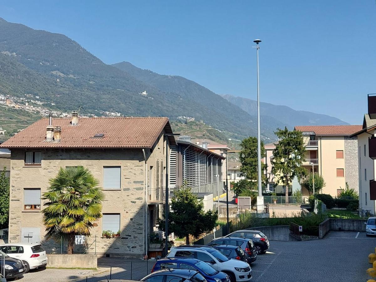Appartamento Bilocale Luminoso, Ottima Posizione Sondrio Esterno foto